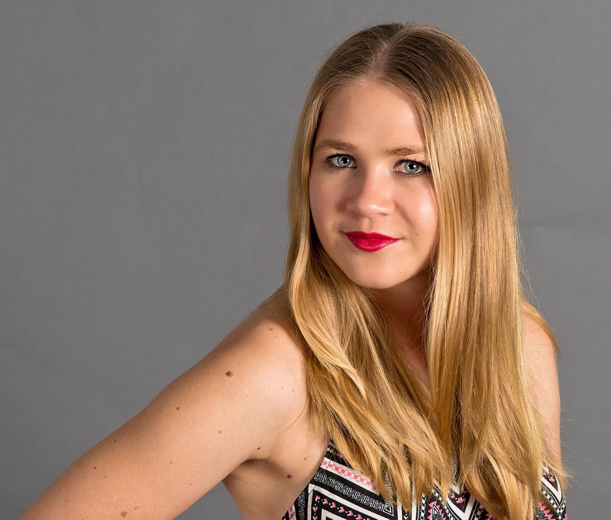 Juliane, portrait, studio