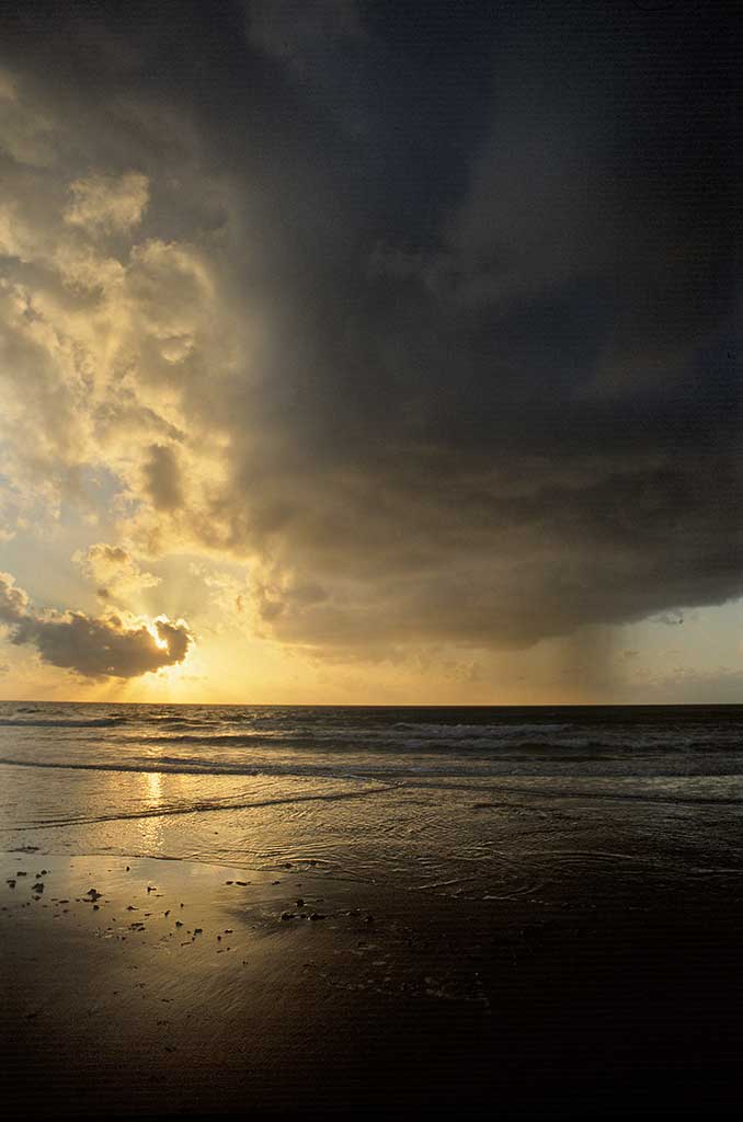 Thornton Beach, Echo Beach, Queensland, Australia, Thunderstorm